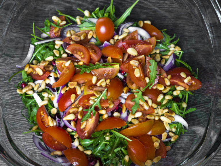 Der Rucola Salat: Die perfekte Beilage zu eurem Low Carb Essen ...